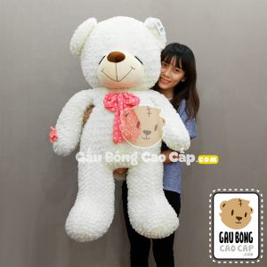 Gấu bông trắng mắt nhắm nơ hoa