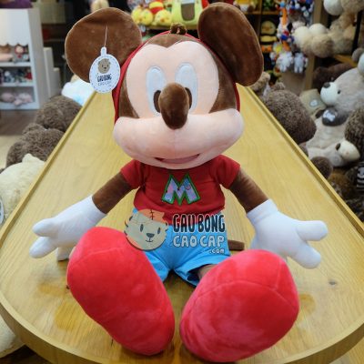 Mickey mang giày đỏ