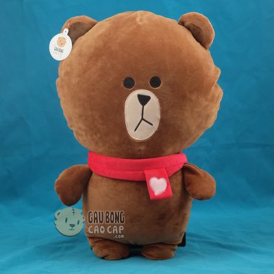 Brown đứng choàng khăn