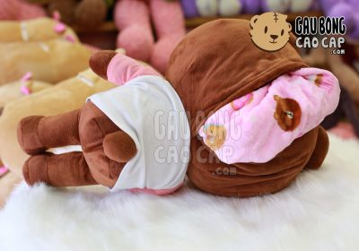 Gối mền Brown mặc áo Brown & Cony