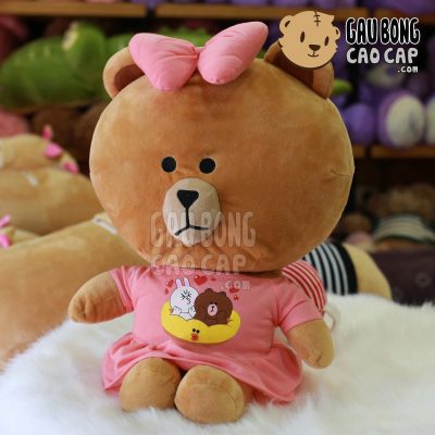 Gối mền Brown đầm hồng mặc áo Brown & Cony