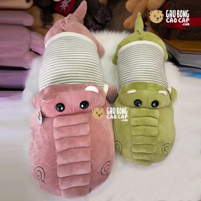 Cá Sấu Bông mặc áo thun sọc