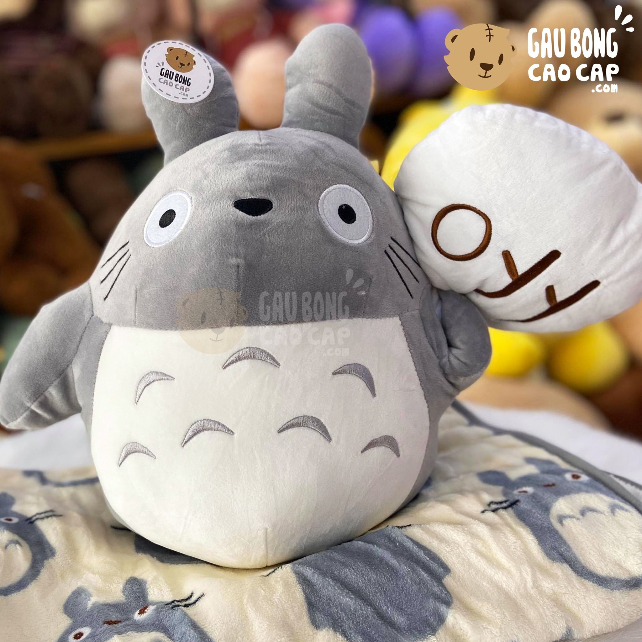 Gối mền Totoro cầm túi