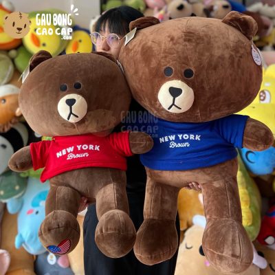 Gấu Brown mặc áo thun New York