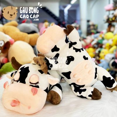 Gấu Bông Bò Sữa nằm lè lưỡi