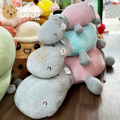 Hà Mã Bông lông mịn nằm mặc áo sọc