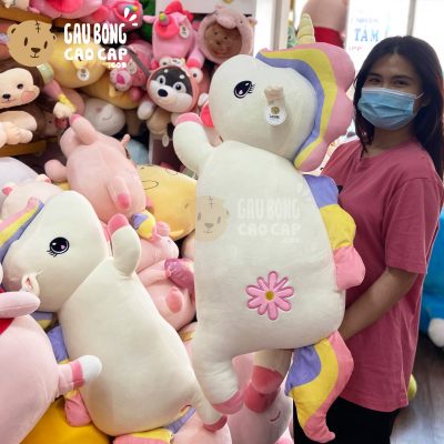 Gấu Bông Unicorn nằm mông thêu Hoa