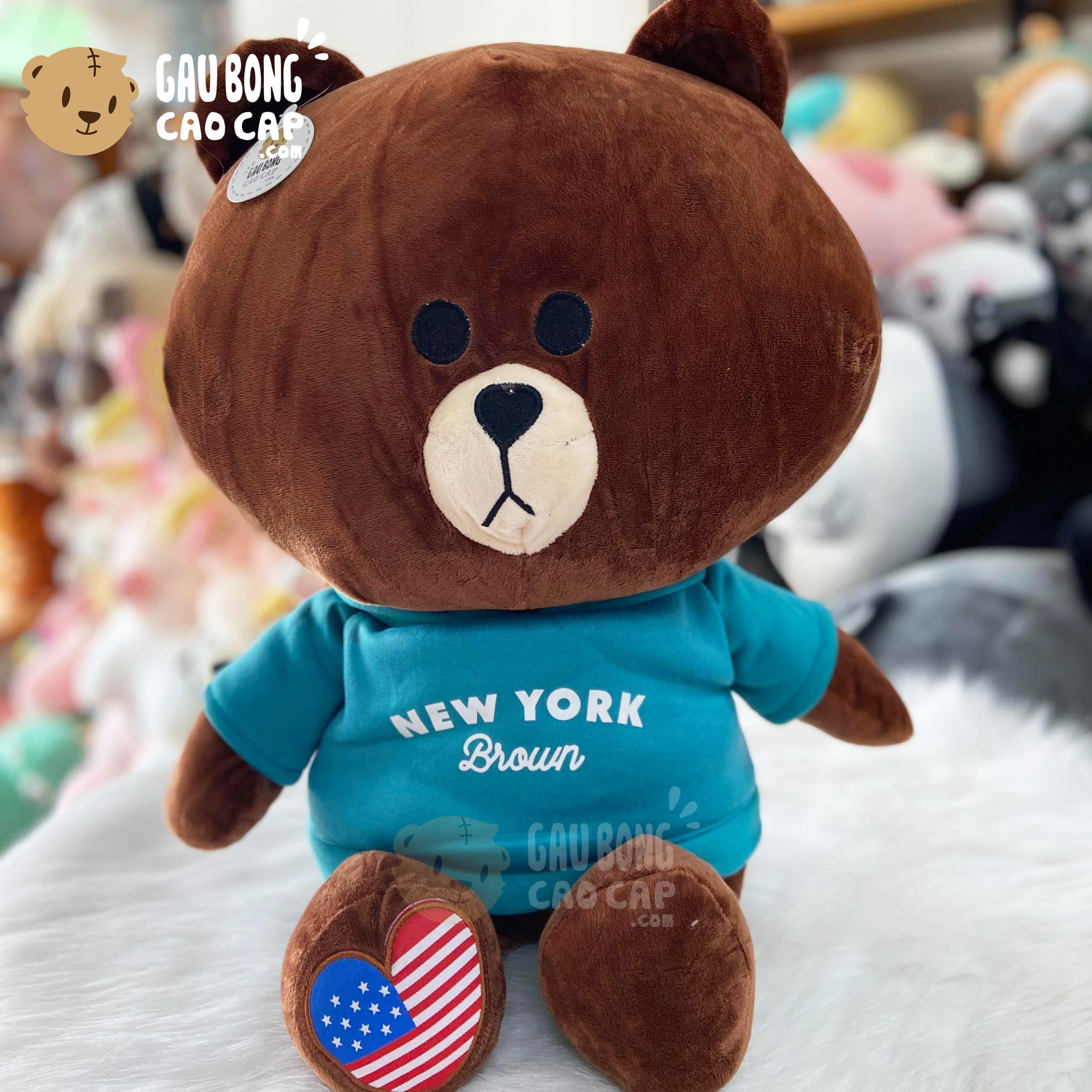 Gấu Brown mặc áo thun New York