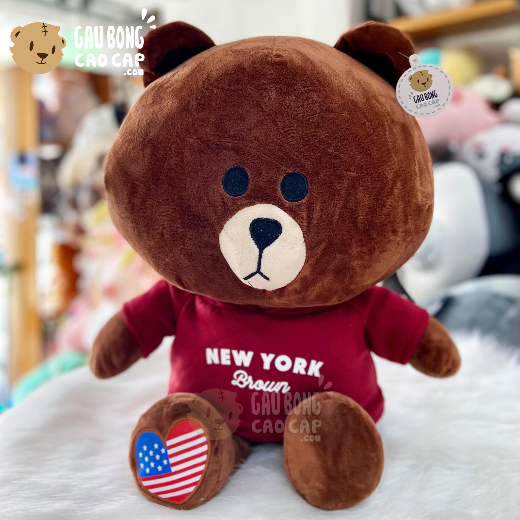 Gấu Brown mặc áo thun New York