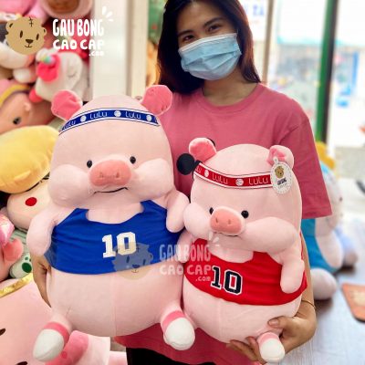 Heo Bông Lulu ngồi mặc áo Số