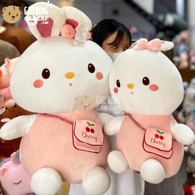 Thỏ Bông Hồng đeo túi Cherry