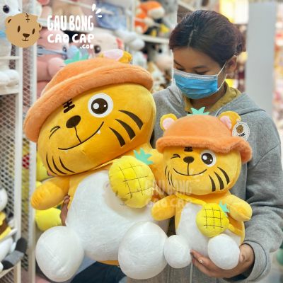 Hổ Bông Ngồi Đội Nón Đeo Túi