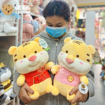 Hổ Bông ngồi mặc áo thun thêu mặt Hổ