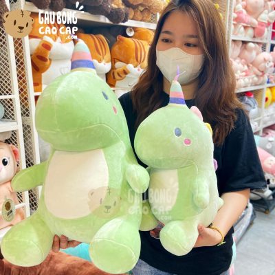 Gấu Bông Khủng Long ngồi đội Nón Cầu Vồng