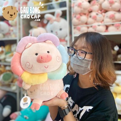 Heo Bông nhí cosplay hoa hướng dương