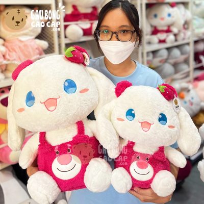 Thỏ Bông Cinnamoroll ngồi Mặc Yếm Lotso