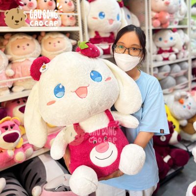Thỏ Bông Cinnamoroll ngồi Mặc Yếm Lotso