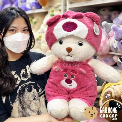 Gấu Bông Lena đứng cosplay Gấu Lotso Hồng
