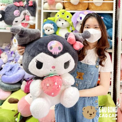 Thỏ Bông Kuromi ngồi ôm Dâu