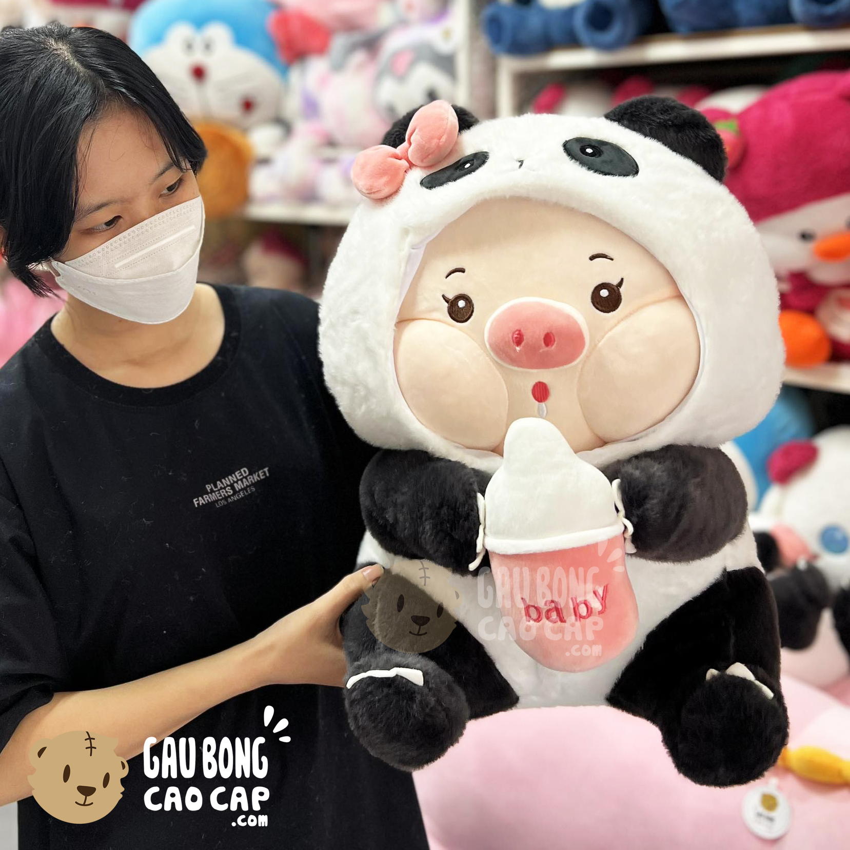 Heo Bông cosplay Panda ôm Bình Sữa