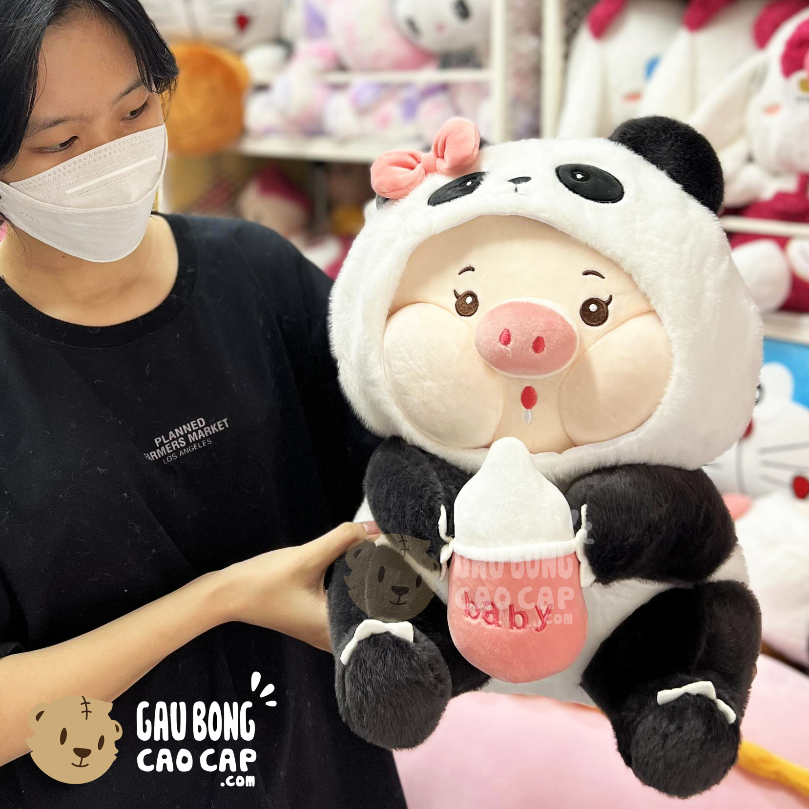 Heo Bông cosplay Panda ôm Bình Sữa