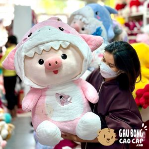 Heo Bông Ngồi cosplay Cá Mập Baby Shark - Hồng