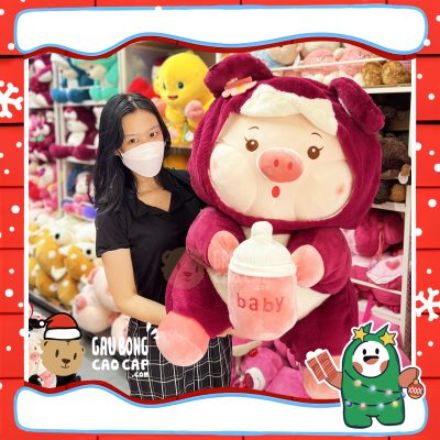 Heo Bông cosplay Lotso Dâu ngồi ôm Bình Sữa