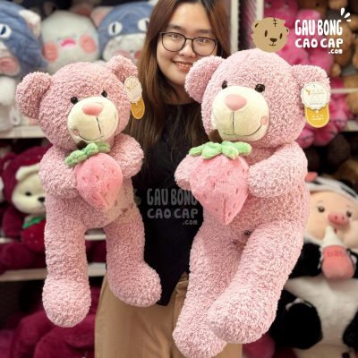 Gấu Teddy lông xù ôm Dâu