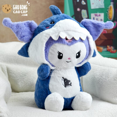 Gấu Bông Kuromi ngồi cosplay Cá Mập