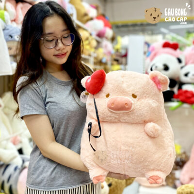 Heo Bông Lulu cầm bong bóng trái tim
