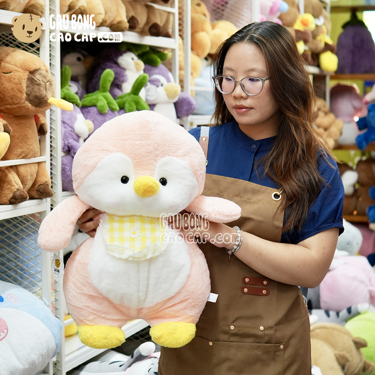 Gấu Bông Chim Cánh Cụt đeo yếm