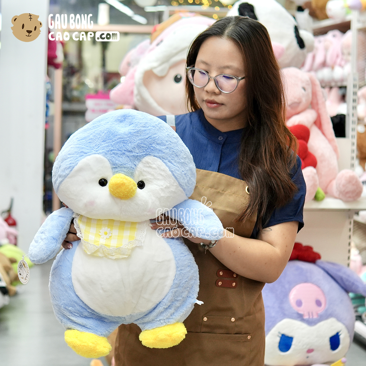 Gấu Bông Chim Cánh Cụt đeo yếm