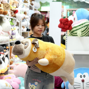 Chó Bông Mặt Xệ Nằm Mặc Áo Hoodie