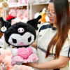 Gấu Bông Kuromi đầm hồng ôm Tim