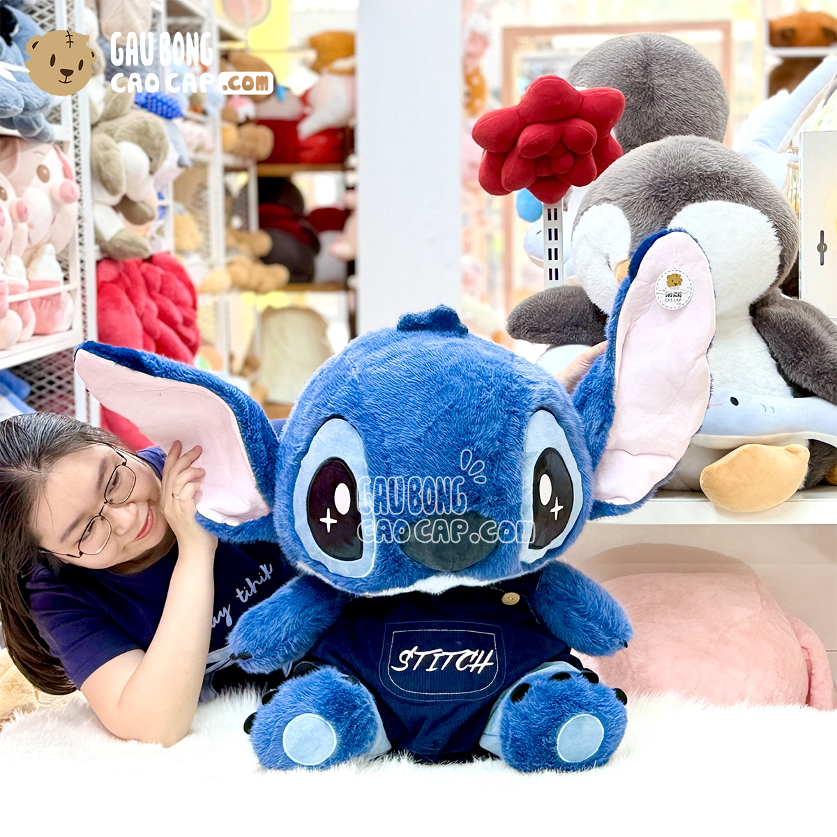 Gấu Bông Stitch Xanh Mặc Yếm Jeans