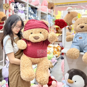 Gấu Teddy mặc áo len đỏ thêu Tim