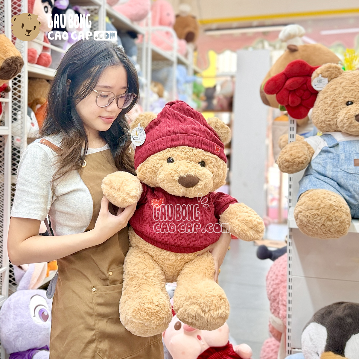 Gấu Teddy mặc áo len đỏ thêu Tim