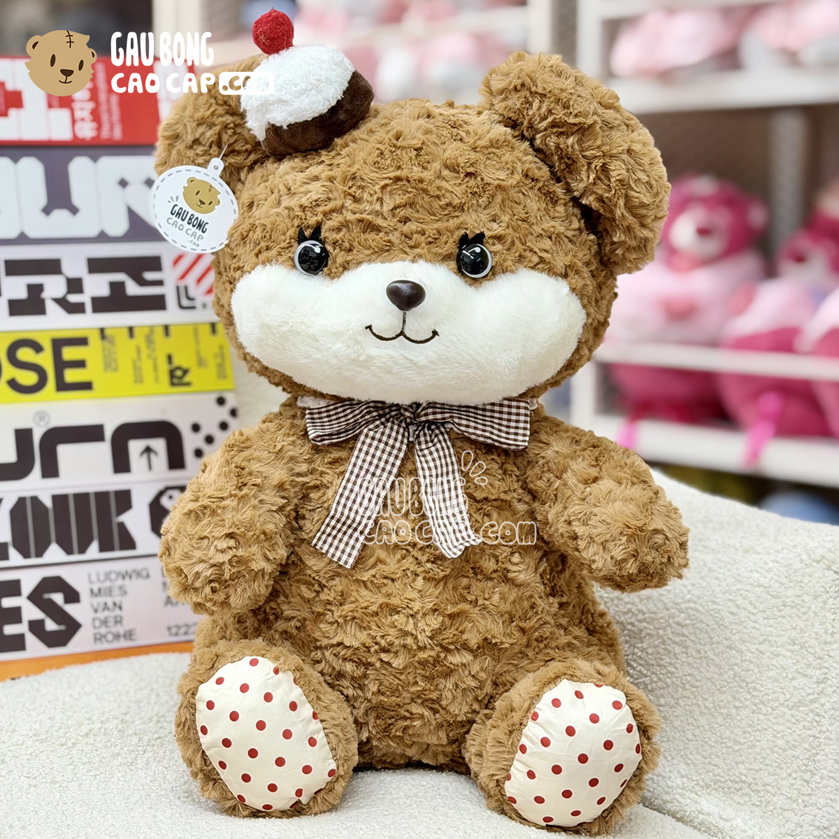 Gấu Nâu Cupcake đeo nơ Caro