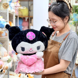 Gấu Bông Kuromi đầm hồng ôm Tim